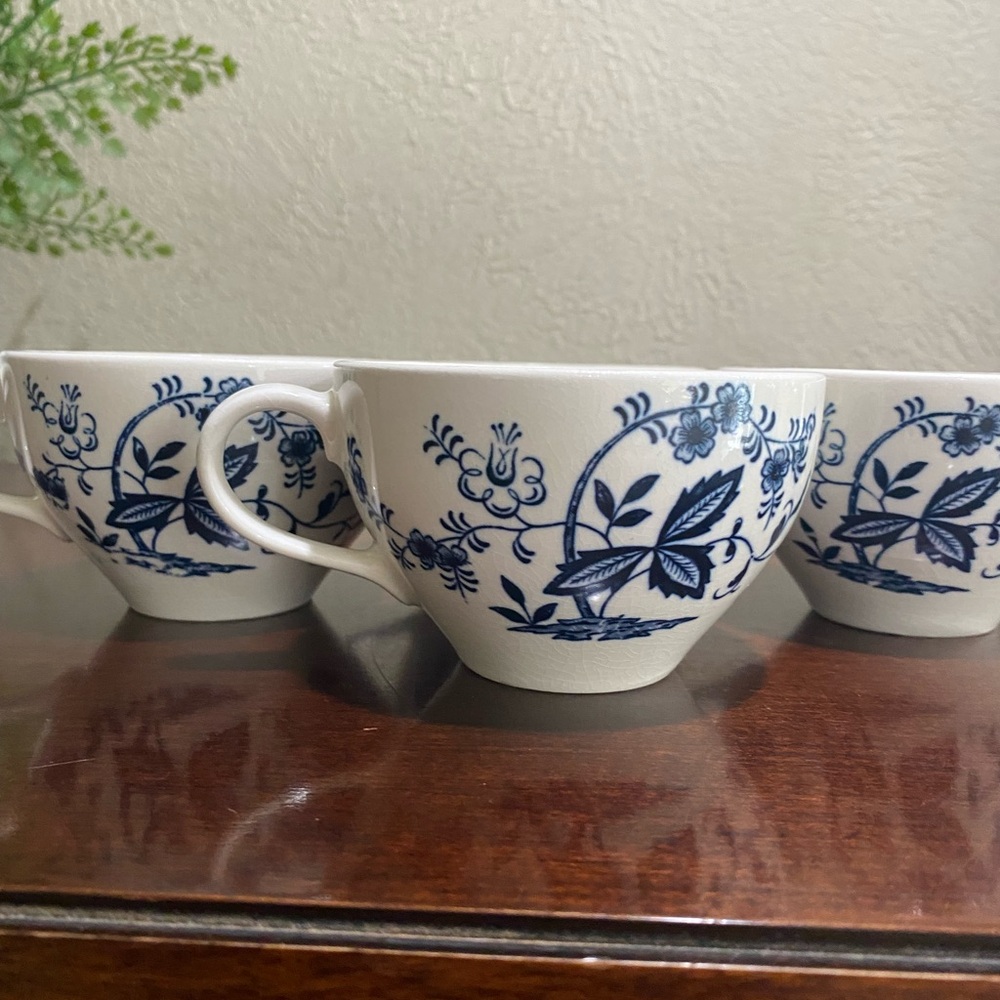 Vintage, Discontinued, Set of 4, Blue Onion Pattern Teacups - Picture 4 of 9